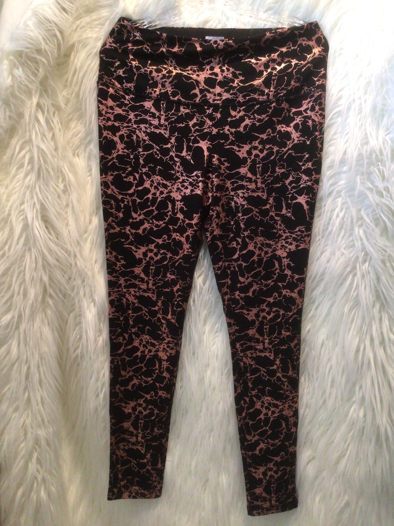 *Chico’s* Zynergy Black & Copper Foil Print Leggings